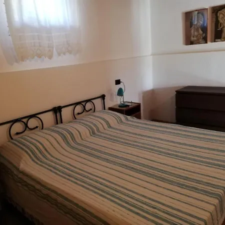 200 Metri Dalla Con Giardino Apartmán *